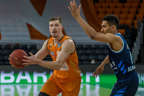 明自己有顶 明自己有顶