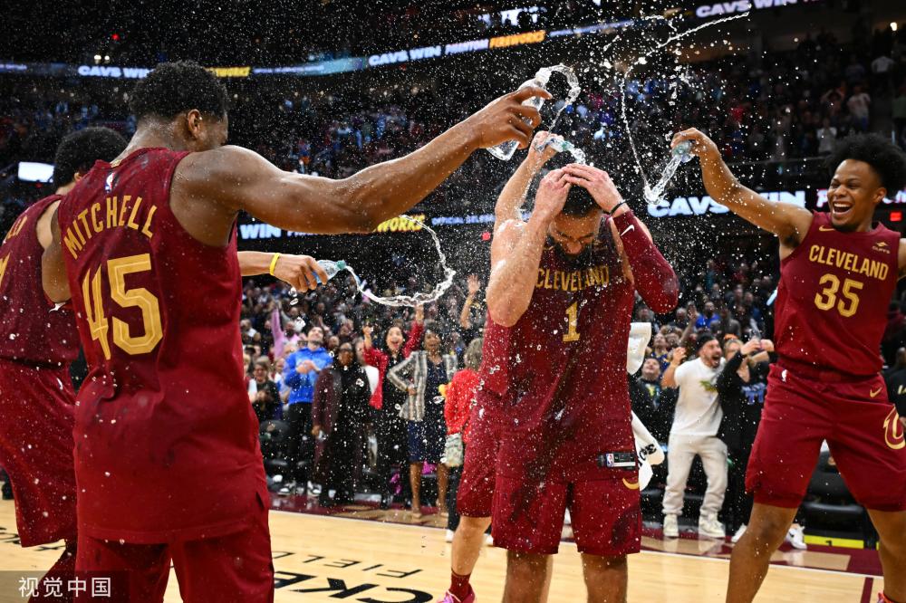 的一脚将球 的一脚将球